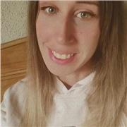 Graduada en Administración y Dirección de Empresas, dando clases particulares desde 2007 nivel ESO/Bachillerato. Inglés B1